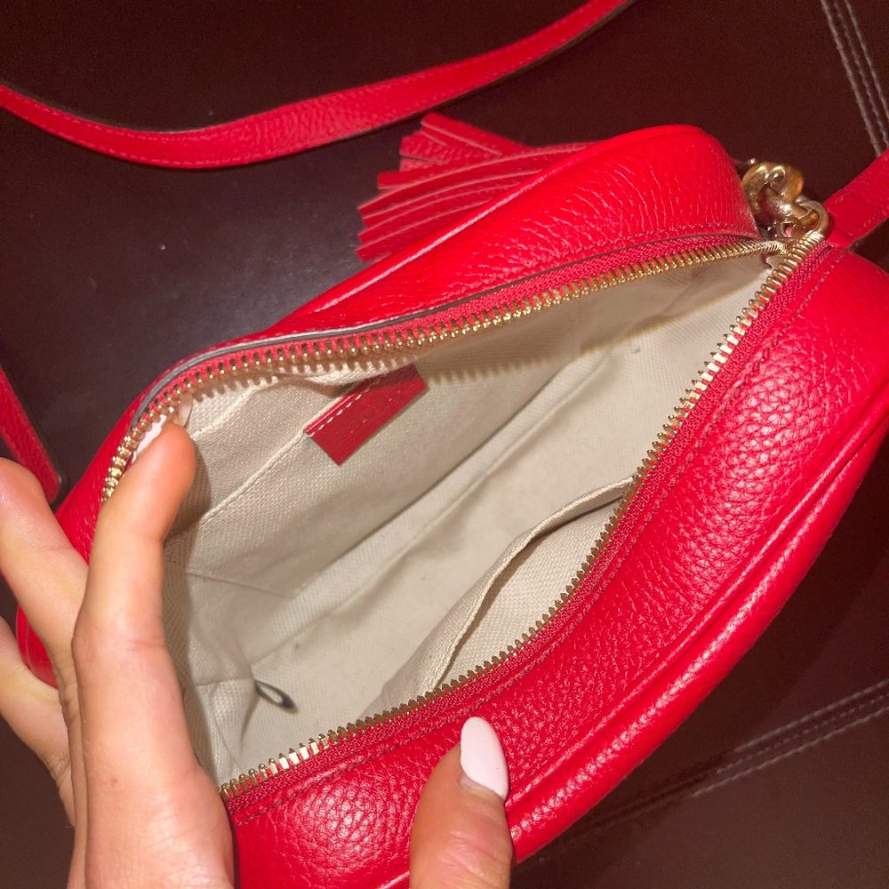 GUCCI Pebbled Calfskin Soho Disco Crossbody Bag (Tabasco Red) - Picture 2 of 2